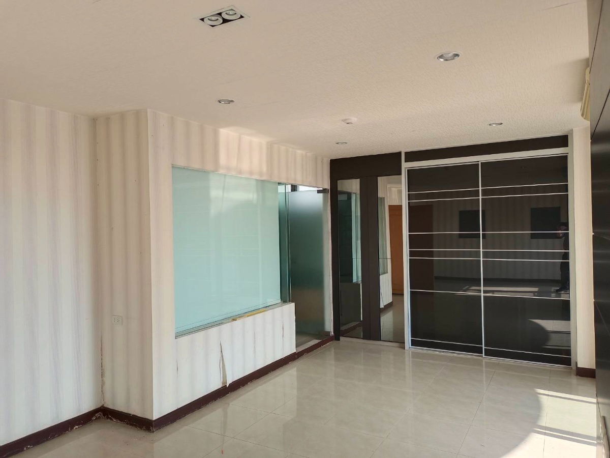 picture One-bedroom Condominium unit for Sale in NS Tower Bangna Condominium, near Central Bangna Department Store - 5/9