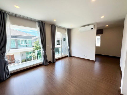 picture FOR RENT THE CITY SUKSAWAT 64 / 4 bedrooms 5 bathrooms / 53 Sqw. 230 Sqm. **55,000** NEW HOUSE. CLOSE TO BHUMIBOL BRIDGE - 9/15