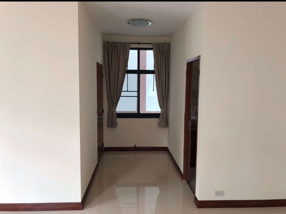 picture Three-story, 3-bedroom detached house for sale in Soi Sukhumvit 64/1, near near BTS Punnawithi Station - 11/17