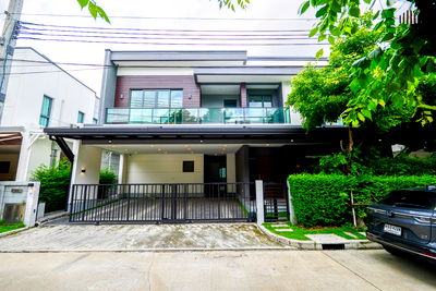 Houses for sale Soi On Nut (Sukhumvit 77) : Luxury Detached House for Sale in The City Sukhumvit–Onnut (Urbanite Model) Brand new! Never occupied. Land size: 72.1 sq.wah 
