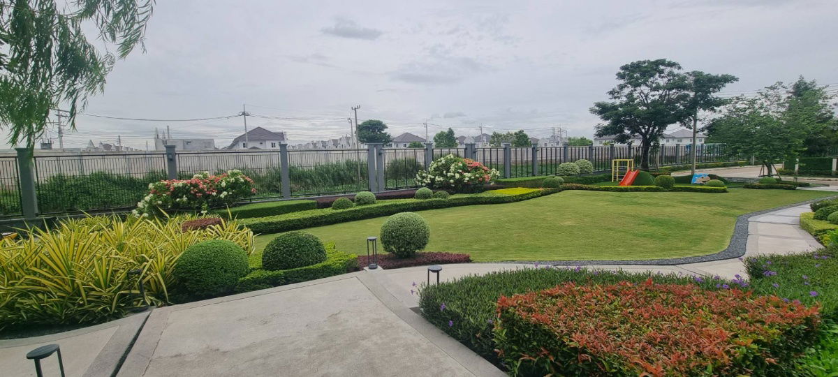 picture Show House for Sale at Saransiri Ratchaphruek 345 A quality project by Sansiri. - 12/13