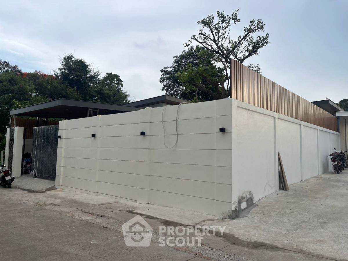 รูป วิลล่า 3-ห้องนอน ใกล้ พัทยาตะวันออก (ID 2217646) - รูปที่ 2/22