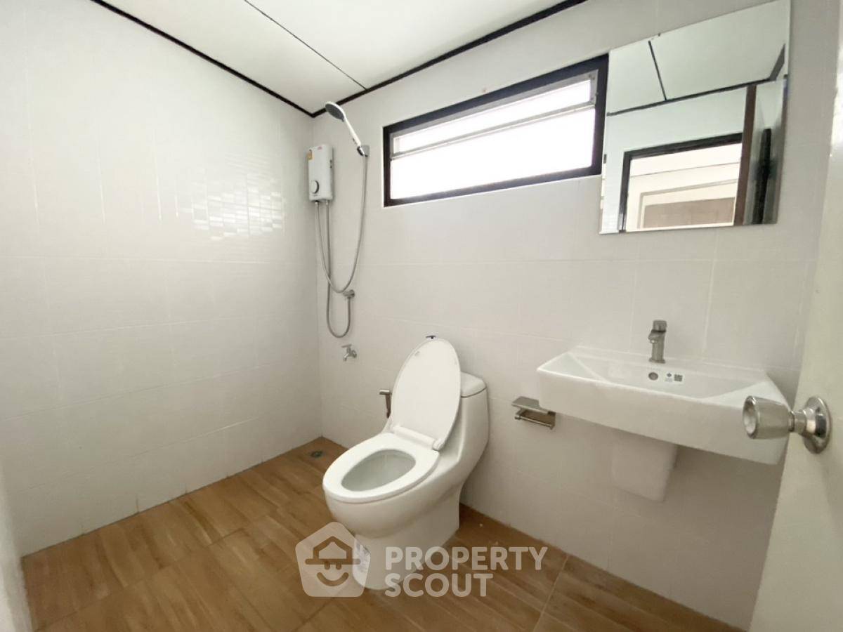 picture 4-BR House near MRT Tha Phra (ID 1593620) - 9/9