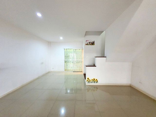 picture FOR SALE  TOWNHOUSE PROPERTY  2450000 BAHT. - 4/17