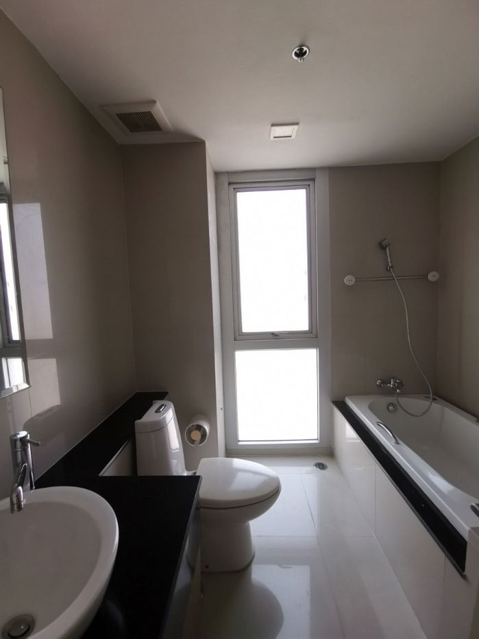 picture Special Price! 3 Beds  2 Baths Prime Location: In the heart of Ekkamai - 8/11