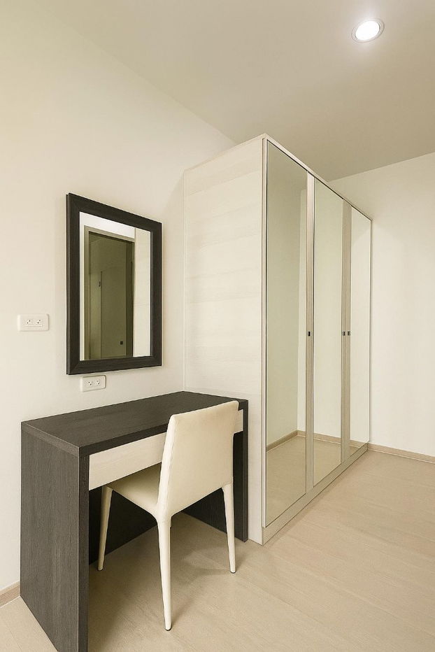 picture WS1631 ✨ For rent Life Ratchadapisek, corner room, near MRT Huai Khwang, only 400 m., only 27,000 baht/month - 4/6