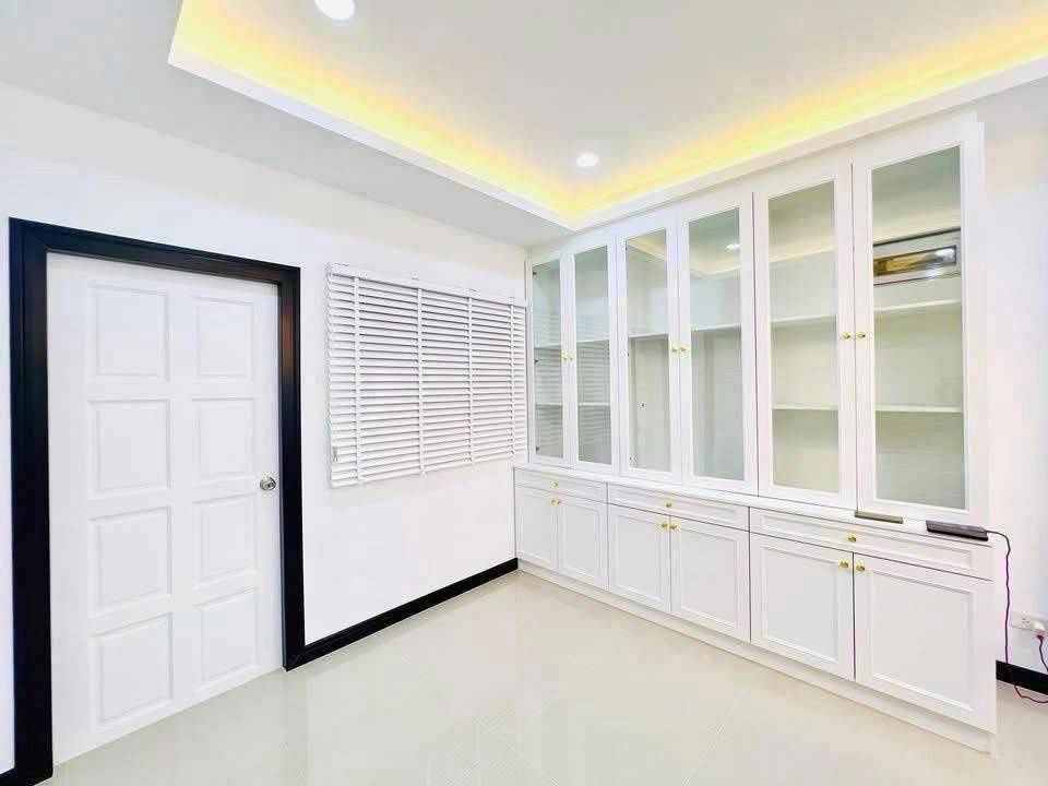 picture 2-storey detached house for sale near Sukhumvit Road, Pattaya, opposite the Pattaya Prosecutor's Court. - 10/13