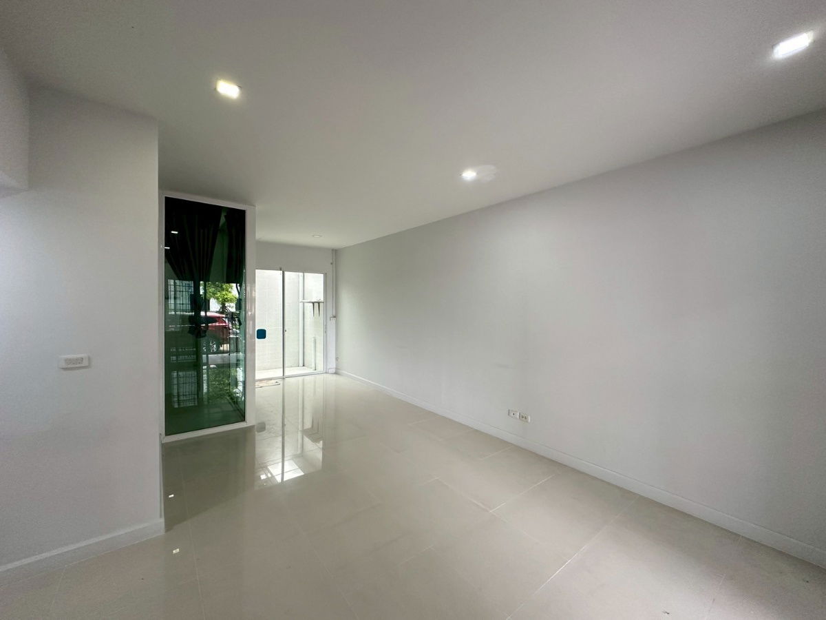 รูป ขายทาวน์โฮม 3 ชั้น หมู่บ้านเบล็สทาวน์ รามอินทรา 127 (Bless Town Ramintra 127) ถนนรามอินทรา #LB122 – 001059 - รูปที่ 3/20