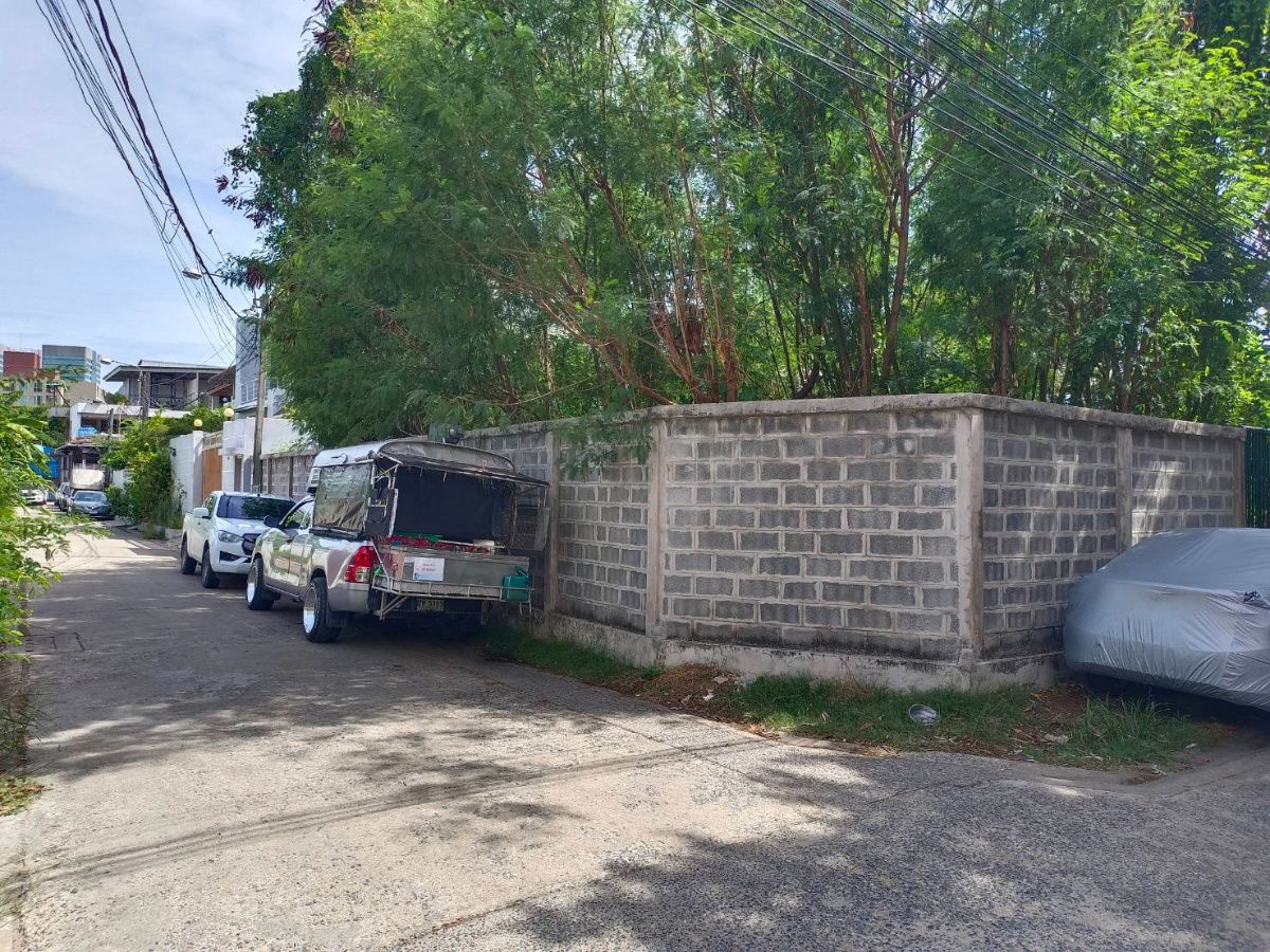 picture Land for Sale in Soi Udomsuk 56, near Yellow Line Sri Udom station - 4/6