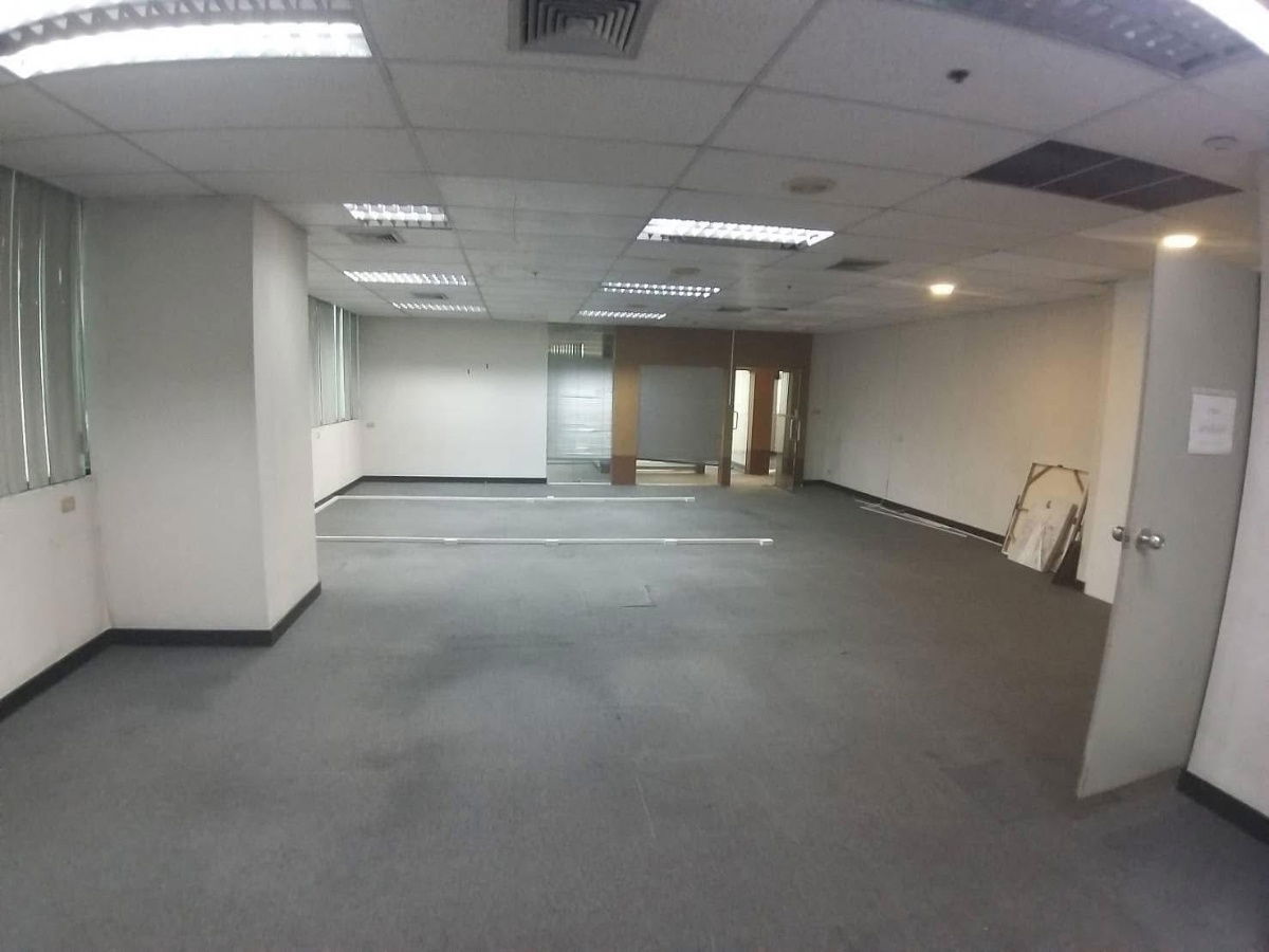 รูป ให้เช่า สำนักงาน Central city tower ขนาด 250 ตารางเมตร อยู่ภายในห้างเซนทรัล บางนา  ราคาเช่า 290 บาท/ตรม.  รวม  72,500 บาทต่อเดือน - รูปที่ 11/12