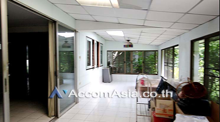 picture 🔼🔽 AccomA 📩 Home Office 4 BR House in Khlong Ton Nuea (AA19216) - 3/12