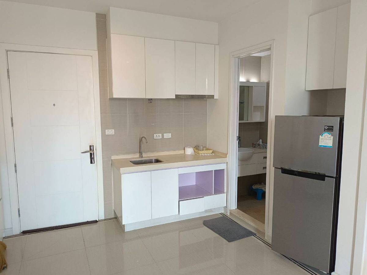 picture One-bedroom condominium unit for sale in T.C. Green Condominium, near MRT Petchaburi Station - 6/7