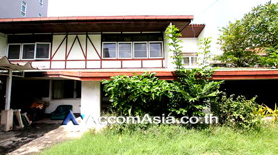 Houses for rent Watthana : 🔼🔽 AccomA 📩 Home Office 4 BR House in Khlong Ton Nuea (AA19216)