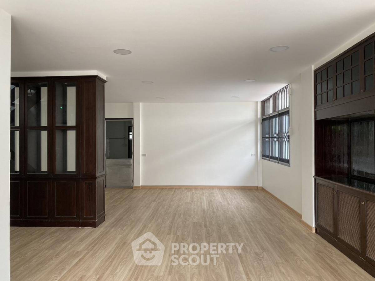 picture 4-BR House near MRT Tha Phra (ID 1593620) - 4/9