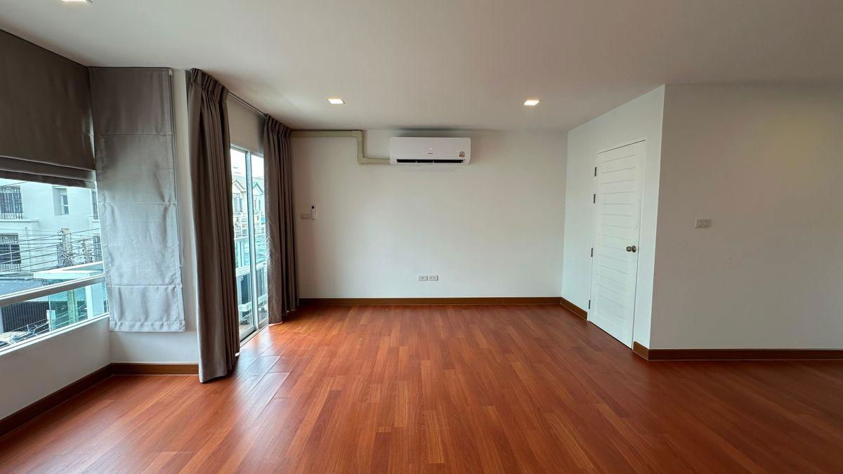 picture Townhouse for rent 📍 On Nut 46 – Srinakarin 36 | Near MRT Srinakarin 38 only 1.2 km. - 7/16