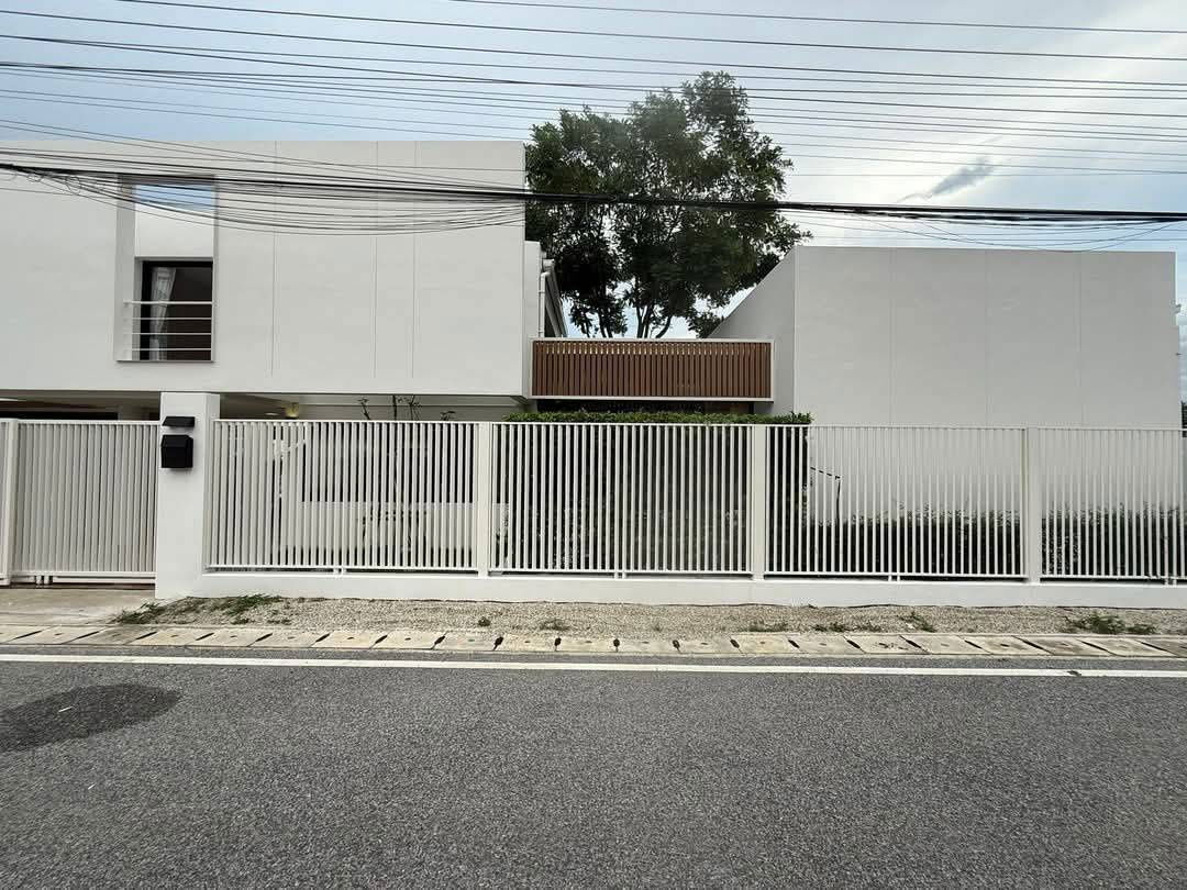 รูป ให้เช่า บ้านมือสอง สไตล์ minimal ชั้นครึ่ง มีดาดฟ้า พิกัดบ่อสร้าง ซอย14 สันกำแพง เชียงใหม่ T.094-6511456 - รูปที่ 1/23
