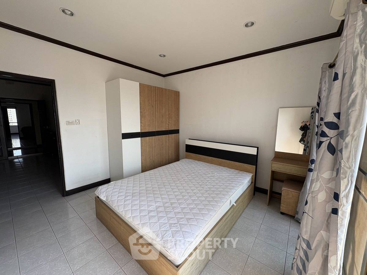 รูป คอนโด 2-ห้องนอน ที่ คันทรี คอมเพล็กซ์ บางนา คอนโดมิเนียม ใกล้ BTS บางนา (ID 2075434) - รูปที่ 3/8