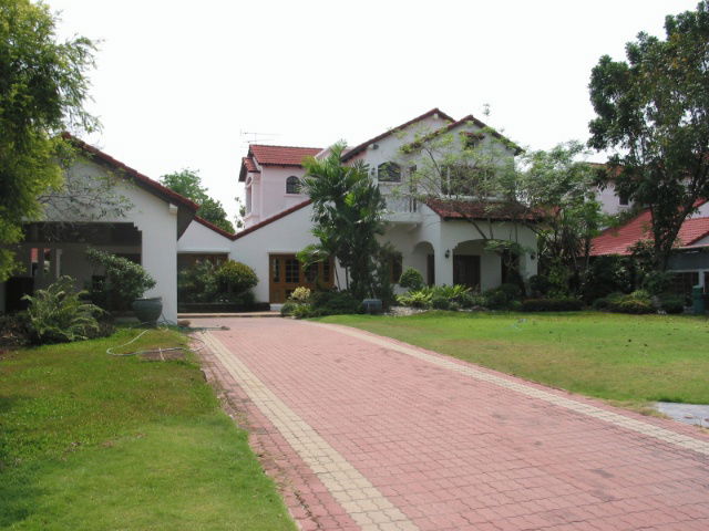 picture Four-bedroom detached house for rent in Ladawan Srinakarin, near skytrain station Sridan, International school Bangkok Pattana - 8/9