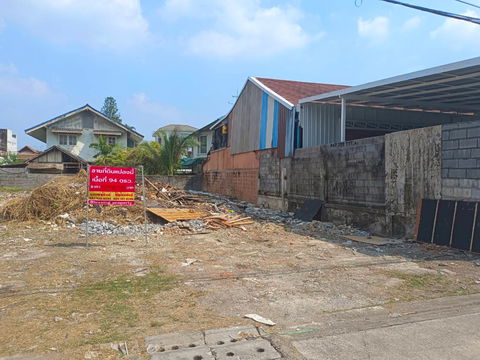 Vacant land for sale in Chokchai 4 Road, near Makro Food Service Wanghin