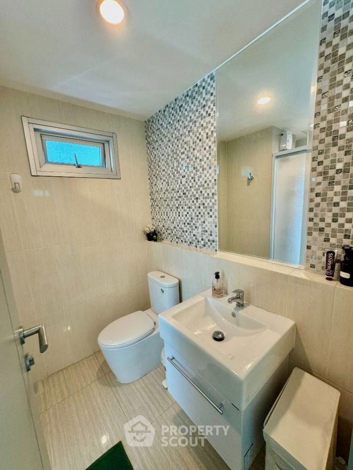 picture 2-BR Condo at Life Ratchadapisek near MRT Huai Khwang (ID 1363855) - 6/15
