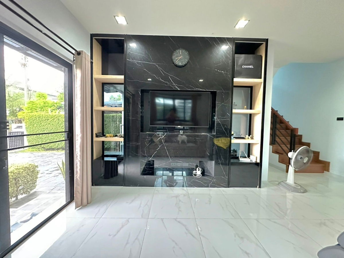 picture House for sale , near samyag market, central festival chiangmai. near 2nd ring road 700 m. - 11/16