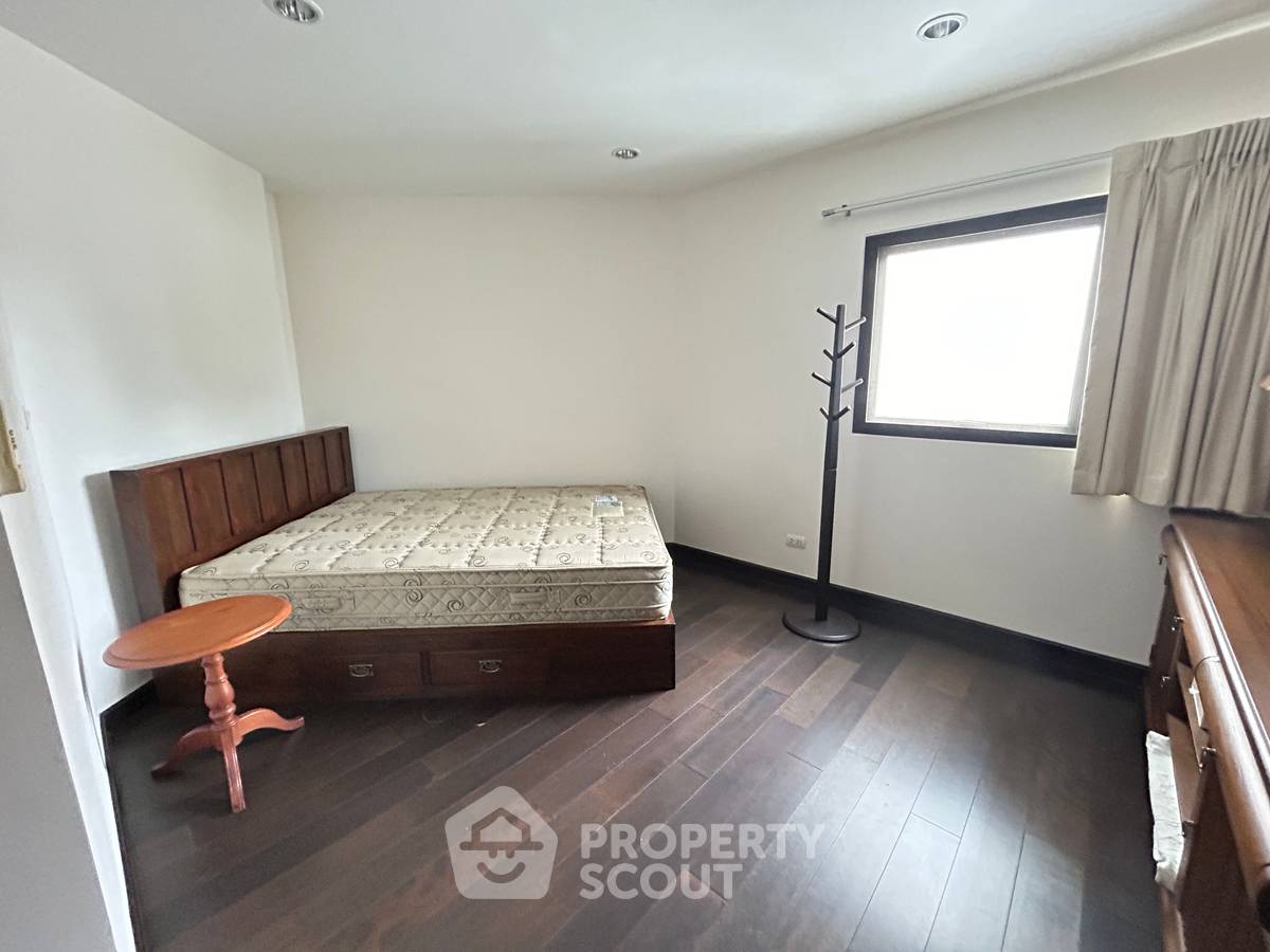picture 2-BR Condo at Sathorn Gardens near MRT Si Lom (ID 2218532) - 9/11