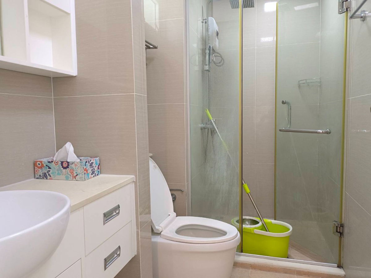 picture One-bedroom condominium unit for sale in T.C. Green Condominium, near MRT Petchaburi Station - 5/7
