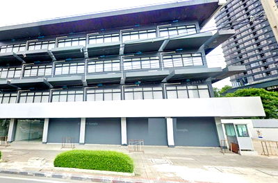 Office for rent Rama 3 Road : MRT Queen Sirikit National Convention Center 600 m. MRT Khlong Toei 500 m. Commercial building for r