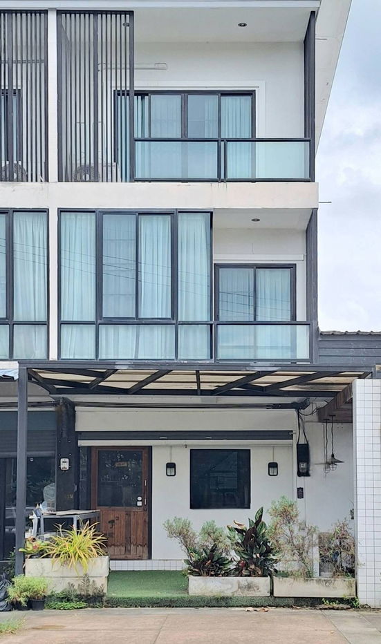 picture Commercial building for rent, 17,000 baht, near Varee School, near 89 Plaza, size 3 bedrooms, 4 bathrooms, 2 parking spaces - 1/48