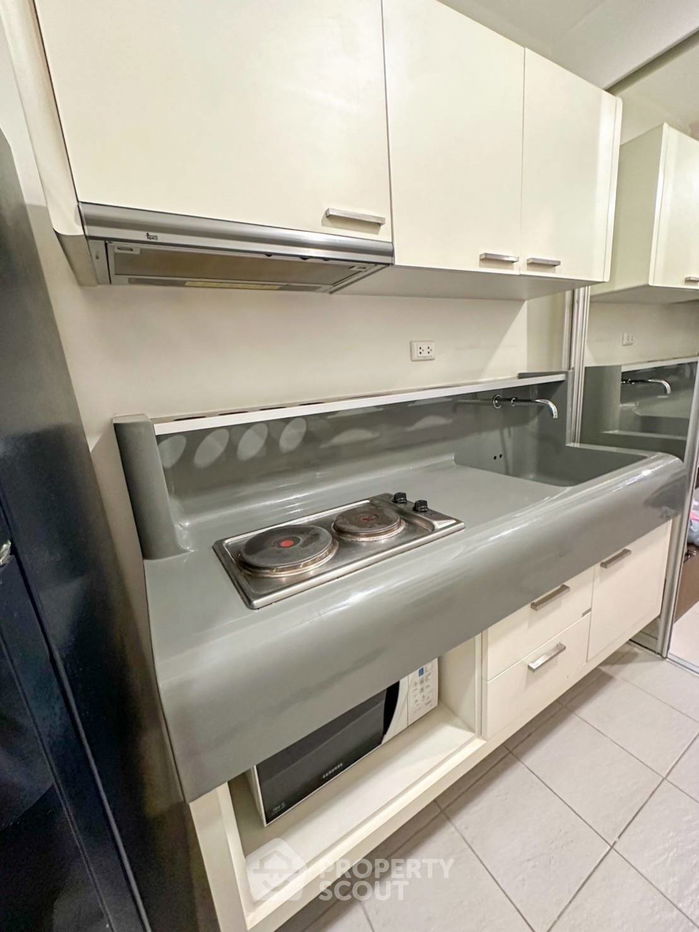 picture 2-BR Condo at Q House Sathorn near BTS Krung Thon Buri (ID 1916396) - 7/11