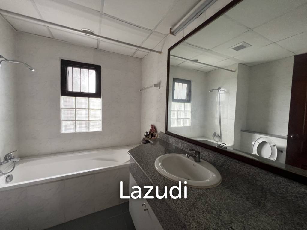 picture 4 Bedroom 4 bathroom Condo 272 Sq.m. at Liang Garden Bangkok - 9/17