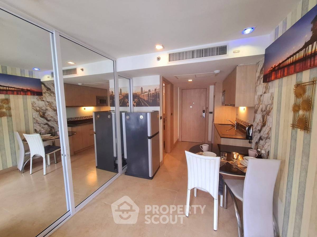 picture 1-BR Condo at The Cliff Condominium Pratumnak close to Pattaya (ID 2104396) - 4/12