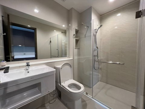 For rent: Life Ladprao Valley, near BTS Ha Yaek Lat Phrao, Krong Prab, Horwang School, Central Lat Phrao, Kasetsart University. Line ID: @951qfbfi
