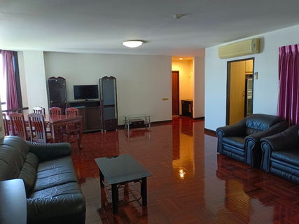 Two-bedroom condominium unit for sale in NS Tower Bangna Condominium, only 2 minutes walk from Central Bangna Department Store