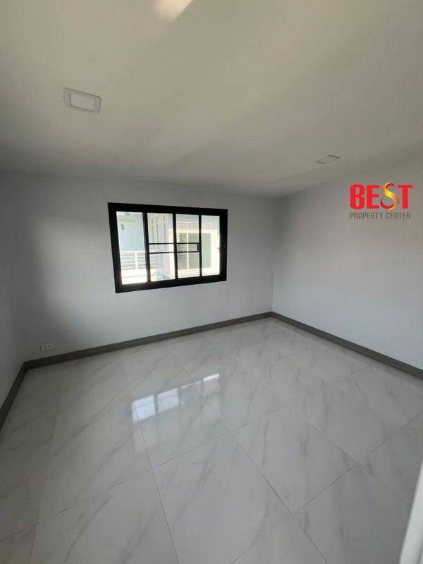 picture Fully Renovated - House for Sale, The Tara Ramintra (Phraya Suren 35) – Ready to Move In - 11/15
