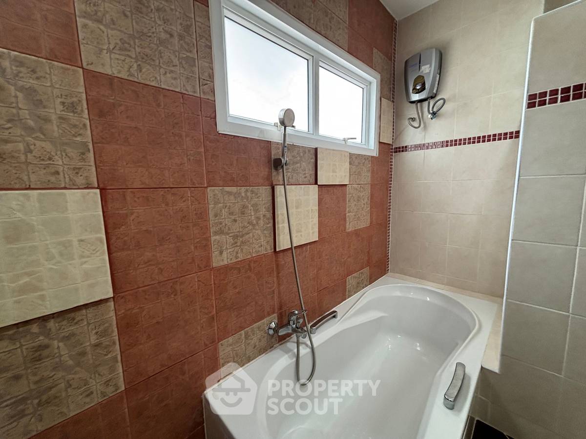 picture 3-BR House close to East Pattaya (ID 2219433) - 14/20