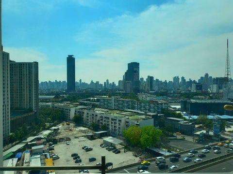 One-bedroom condominium unit for sale in T.C. Green Condominium, near MRT Petchaburi Station