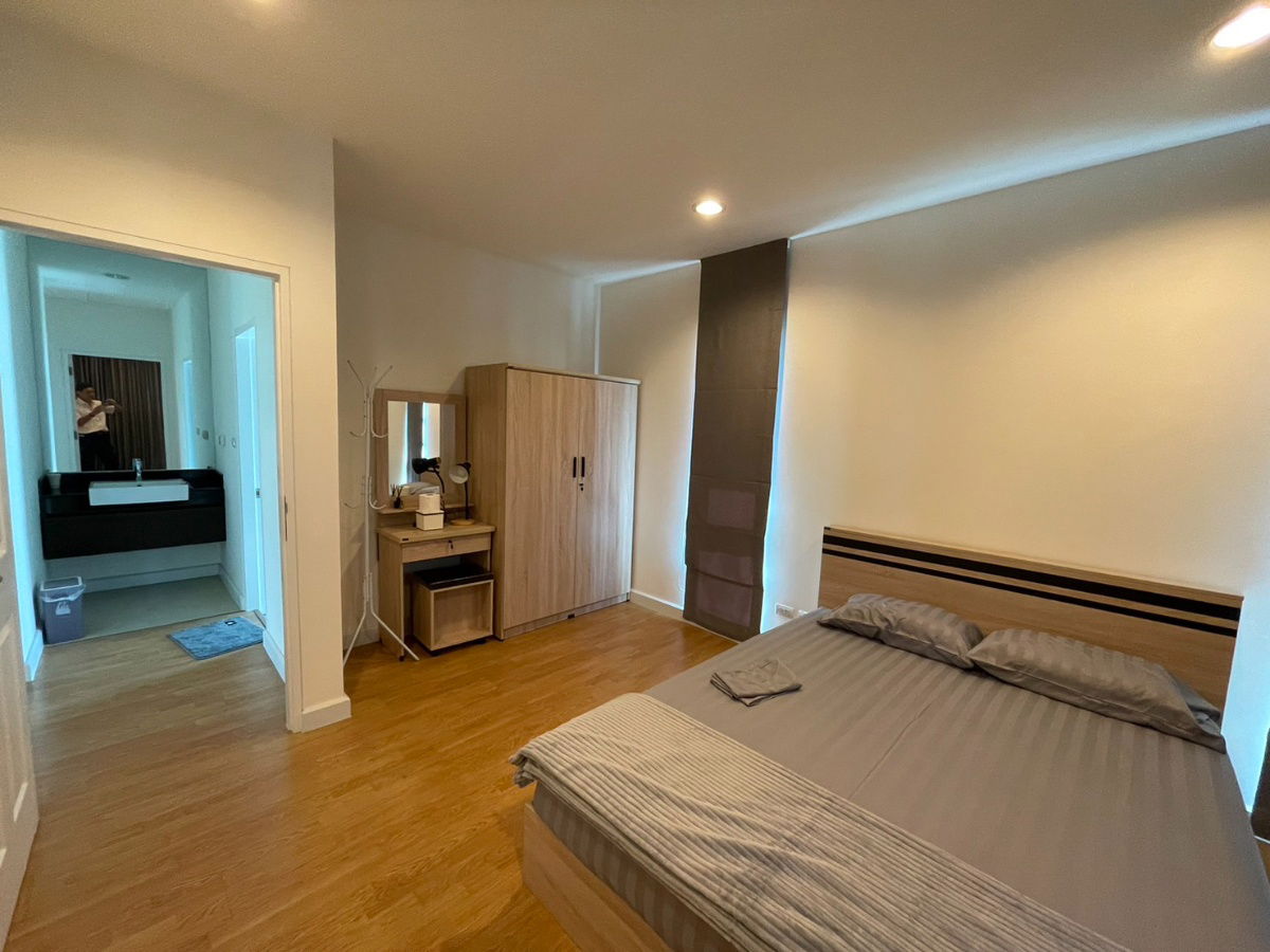 picture Three-bedroom detached house for rent in Mooban Nara Botanic Srinakarin, 9 minute walk from MRT Sri Lasalle Station - 8/13