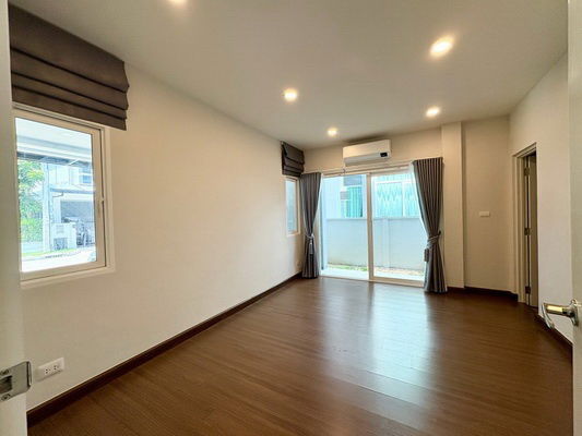 picture FOR RENT THE CITY SUKSAWAT 64 / 4 bedrooms 5 bathrooms / 53 Sqw. 230 Sqm. **55,000** NEW HOUSE. CLOSE TO BHUMIBOL BRIDGE - 6/15
