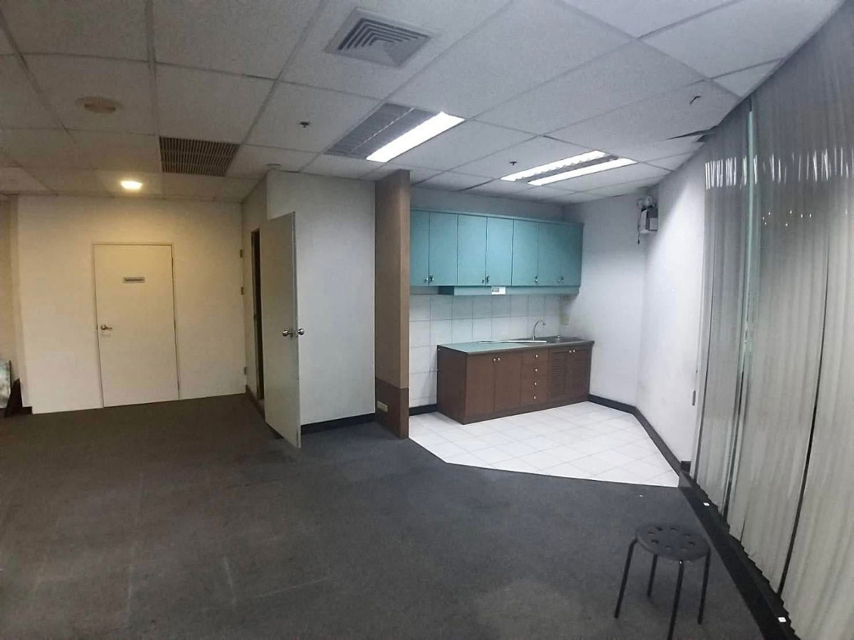 รูป ให้เช่า สำนักงาน Central city tower ขนาด 250 ตารางเมตร อยู่ภายในห้างเซนทรัล บางนา  ราคาเช่า 290 บาท/ตรม.  รวม  72,500 บาทต่อเดือน - รูปที่ 12/12