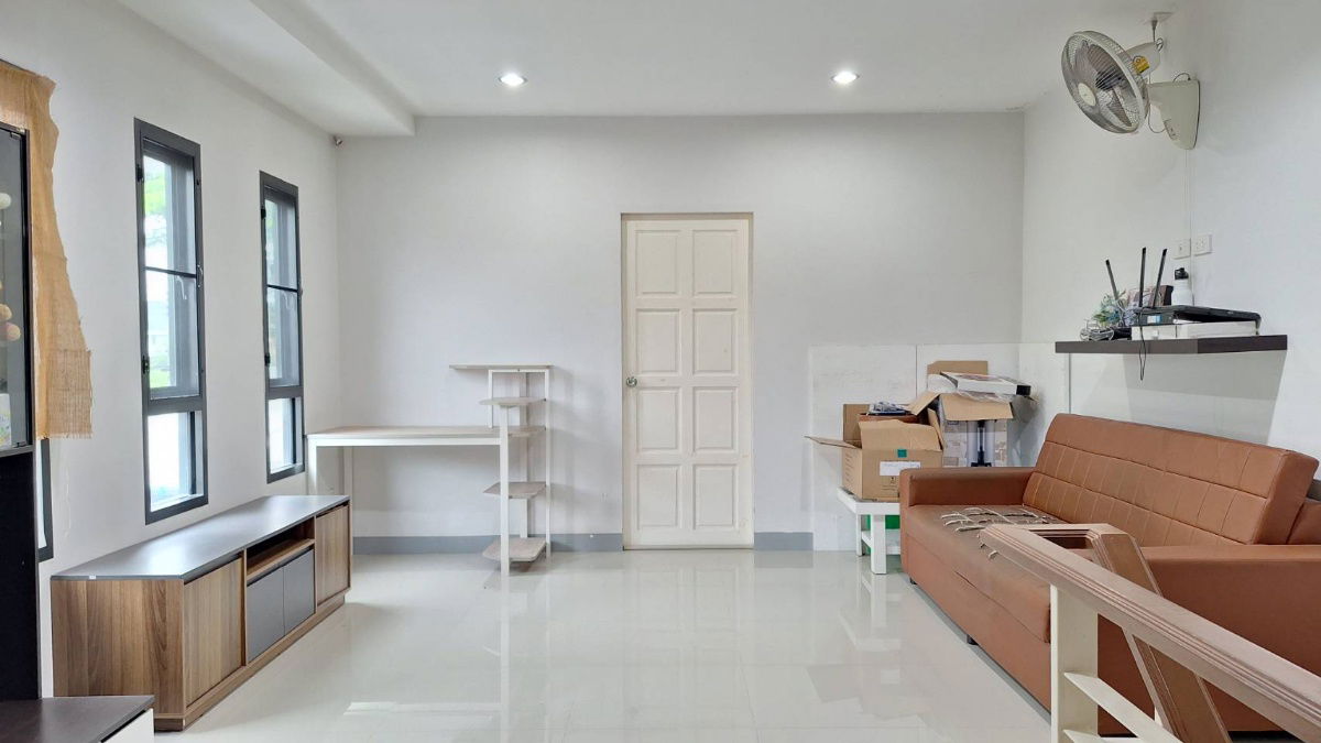 picture Commercial building for rent, 17,000 baht, near Varee School, near 89 Plaza, size 3 bedrooms, 4 bathrooms, 2 parking spaces - 33/48