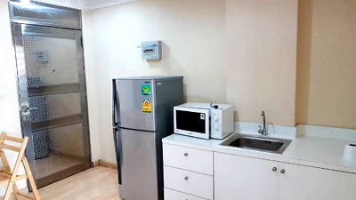 Condos for sale Phraram 9 Hospital : Studio unit for sale in Modern Sweet Home Condominium, 10 minute walk from MRT Rama 9 Station