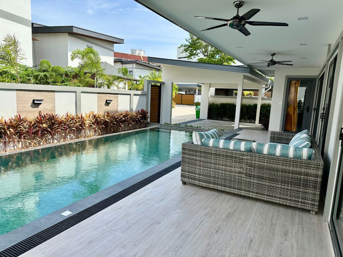 picture House Luxury for rent To beach only 5mins - 13/25