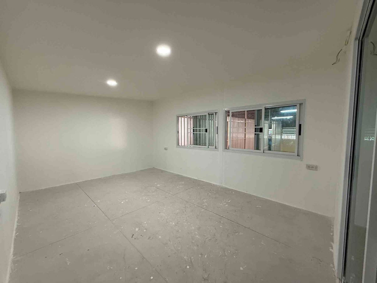 picture Warehouse for rent with office, Chalongkrung Road, Lat Krabang District B996 - 6/6