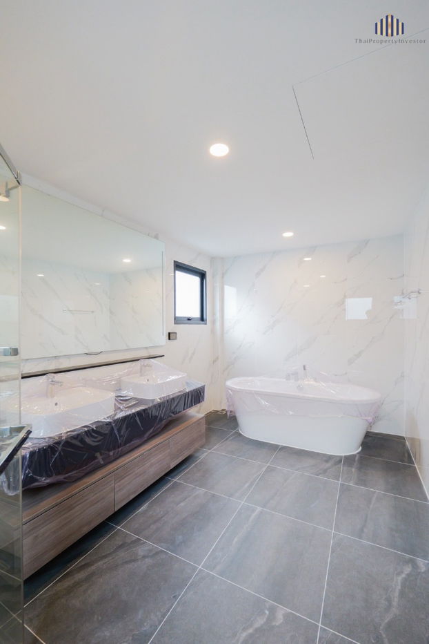 picture Luxury Detached House for Sale in The City Sukhumvit–Onnut (Urbanite Model) Brand new! Never occupied. Land size: 72.1 sq.wah  - 9/17