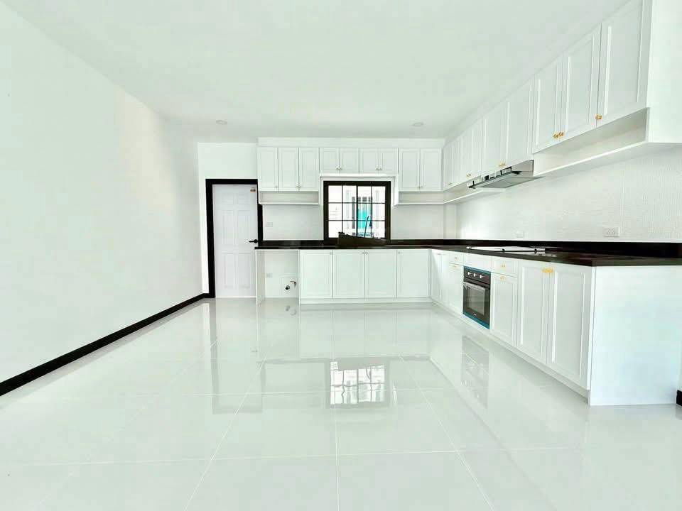 picture 2-storey detached house for sale near Sukhumvit Road, Pattaya, opposite the Pattaya Prosecutor's Court. - 7/13