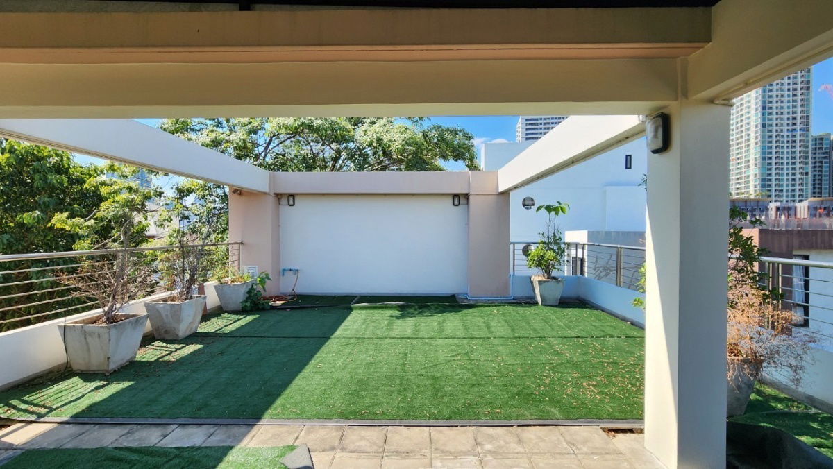 picture Four-bedroom detached house for rent in Soi Sukhumvit 49, near BTS Prompong Station - 21/21