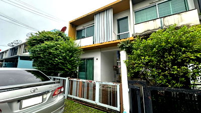 ขายทาวน์โฮม : บ้านหลังมุม ใจกลางเมือง เดินทางสะดวก ใกล้โรงเรียน และห้างสรรพสินค้ามากมาย