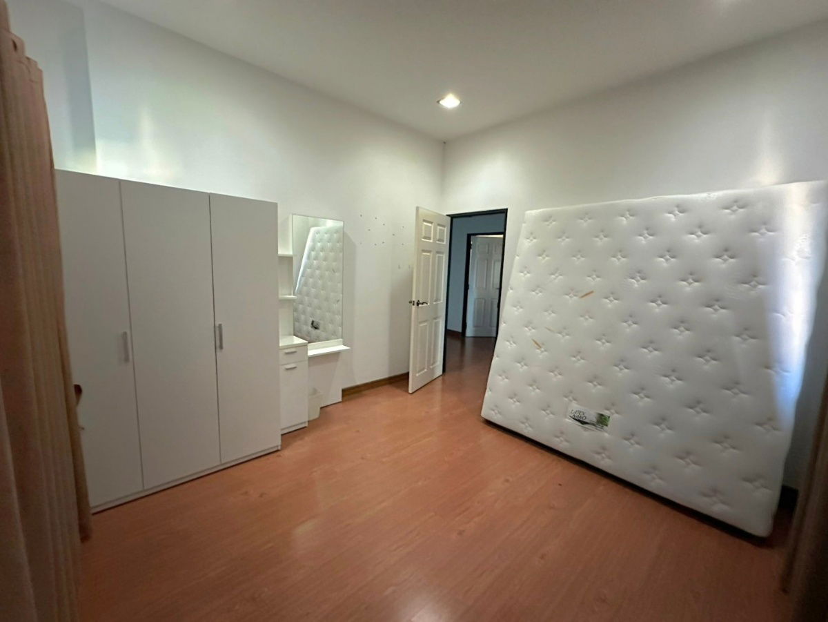 picture House for sale , near samyag market, central festival chiangmai. near 2nd ring road 700 m. - 12/16