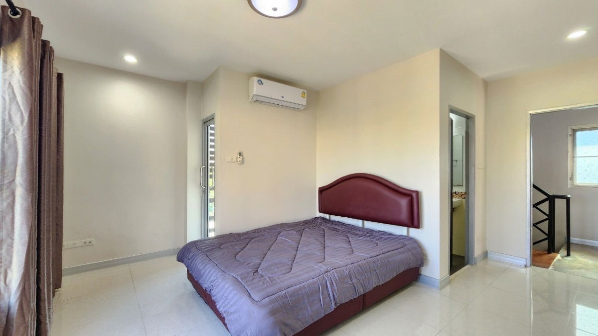 picture Four-bedroom detached house for rent in Soi Sukhumvit 49, near BTS Prompong Station - 19/21